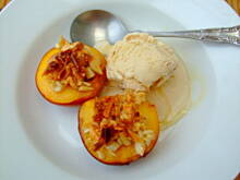 Fot. kasia_sach, Brzoskwinie pieczone z migdałami (4 porcje)