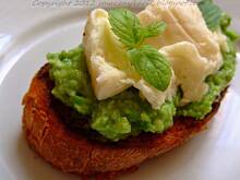 Fot. kasia_sach, Crostini z puree z zielonego groszku i bobu