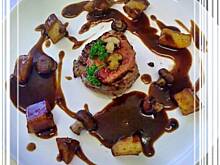 Fot. edicook, Tournedos à la Rossini – wykwintne danie z polędwicy wołowej.