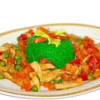 Kurczak z groszkiem,marchewką i papryką