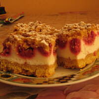 Kruche z malinami i pianką