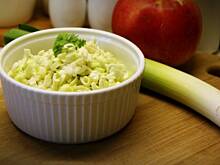 Fot. APM, Surówka z pora i jabłka