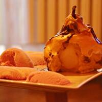 Gruszka w cieście z lodami