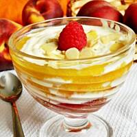 Deser brzoskwiniowy z jogurtem