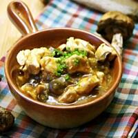 Kurczak w sosie grzybowo pomidorowym