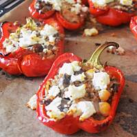 Pieczona papryka faszerowana kaszą