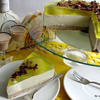 Sernik na gryczanym biszkopcie, z likierem i gruszkami