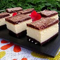 Sernik na czekoladowym spodzie z kakaową pianką