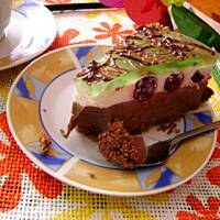 Sernik na zimno z czekoladą, bitą śmietaną i galaretką