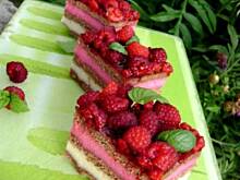 Fot. sylwiachmiel, Ciasto z kaszą manną i malinami