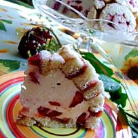 Ciasto z truskawkami pod roladą