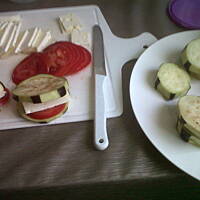 Baklazanowe kieszonki, nadziewane serem i pomidorami