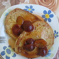 Śliwki z cynamonem i francuskie grzanki