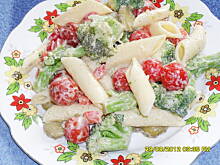 Fot. kasia.m, Sałatka brokułowa z makaronem i pomidorkami koktajlowymi