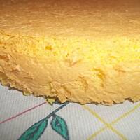 Torcik jajeczny z truskawkami