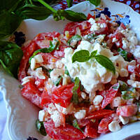 Lekka sałatka z pomidorów na szybkie śniadanie