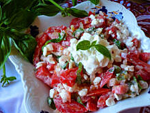 Fot. Mama - Różyczki, Lekka sałatka z pomidorów na szybkie śniadanie