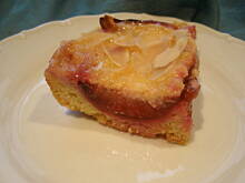 Fot. runaway, ciasto ze śliwkami w polewie śmietanowej