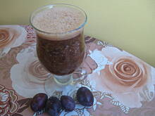 Fot. MonikaMariolka, Koktajl ze śliwek węgierek z syropem truskawkowym