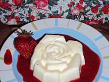 Fot. judik, Panna cotta z musem truskawkowym