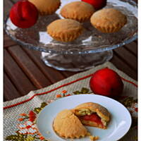 Kruche babeczki ze śliwkami