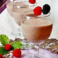 Koktajl z owocami leśnymi