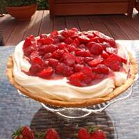 Tarta z kremem mascarpone i truskawkami w syropie malinowym z sherry