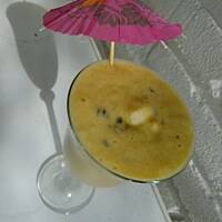 Bardzo przepyszny koktajl banankowy