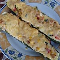 Cukinia faszerowana kurczakiem i warzywami