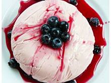 Fot. Glossy, Borówkowy sernik w kałuży