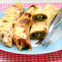 Zapiekane naleśniki ze szpinakiem i fetą