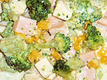Fot. mariola2000, Sałatka brokułowa z fetą i szynką wg M&Ł