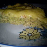 Zapiekanka makaronowa z łososiem i brokułami