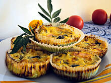 Fot. przejs, Śniadaniowe babeczki jajeczne z cukinią i szynką