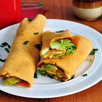 Pomidorowe naleśniki z brokułami i gorgonzolą