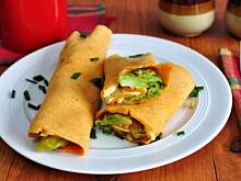 Fot. MIENTA, Pomidorowe naleśniki z brokułami i gorgonzolą