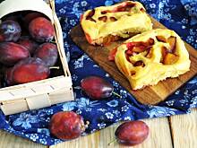 Fot. MIENTA, Drożdżówki maksymalnie naładowane śliwkami