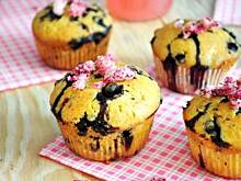 Fot. MIENTA, Jagodowe muffinki z niespodzianką