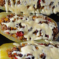 Cukinia faszerowana mięsem i warzywami