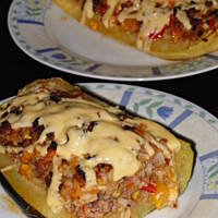 Cukinia faszerowana mięsem i warzywami