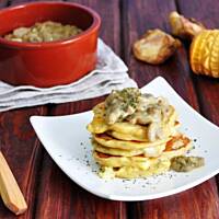 Oscypkowe placuszki z sosem ze świeżych maślaków