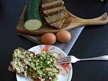 Fot. BernadettaP, Jajecznica z cukinią i suszonymi pomidorami