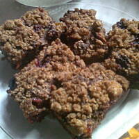 Czekoladowe drożdżowe z owocami i kruszonką