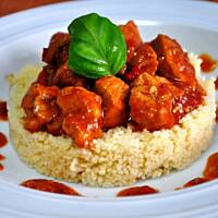 Paprykowy gulasz z kaszą kuskus