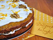 Fot. MIENTA, Pomarańczowy torcik z cukinii i marchewki