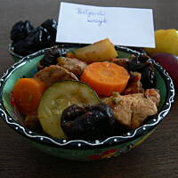 Przepysznie i jednogarnkowo- mięsiwa z warzywami i śliwkami