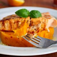 Cytrynowy łosoś na pikantnym puree z dyni