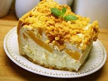 Fot. APM, Sernik z brzoskwiniami