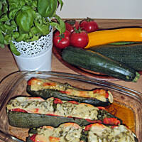 Cukinia nadziewana pomidorami