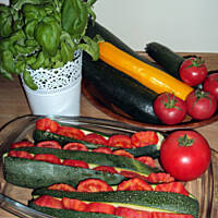 Cukinia nadziewana pomidorami